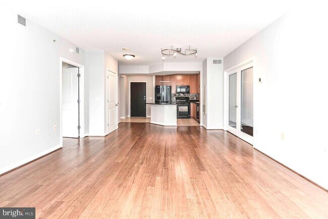 Building Photo - 851 N Glebe Rd