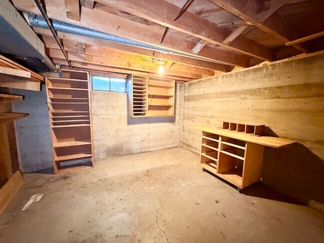 Building Photo - DEC RENT FREE FOR A LEASE STARTING BY NOV 15TH! - BRICK HOME WITH FINISHED BASEMENT
