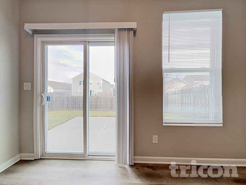 Building Photo - 2318 Shadow Bend Dr