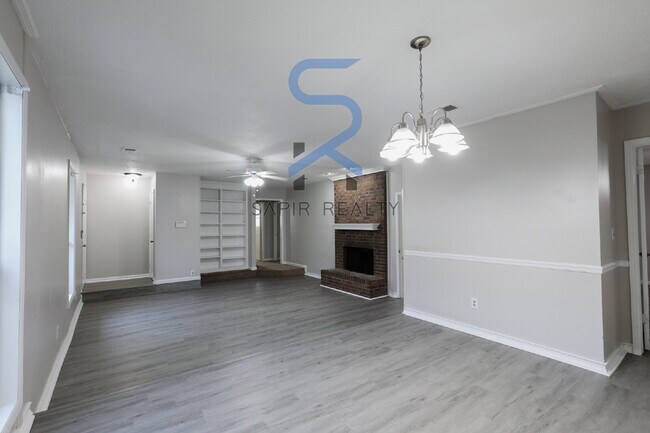Building Photo - Move in before October 15th and get a $250...