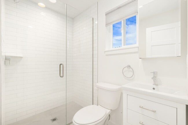Building Photo - Newer 2 Bedroom Home in the Phinney Area