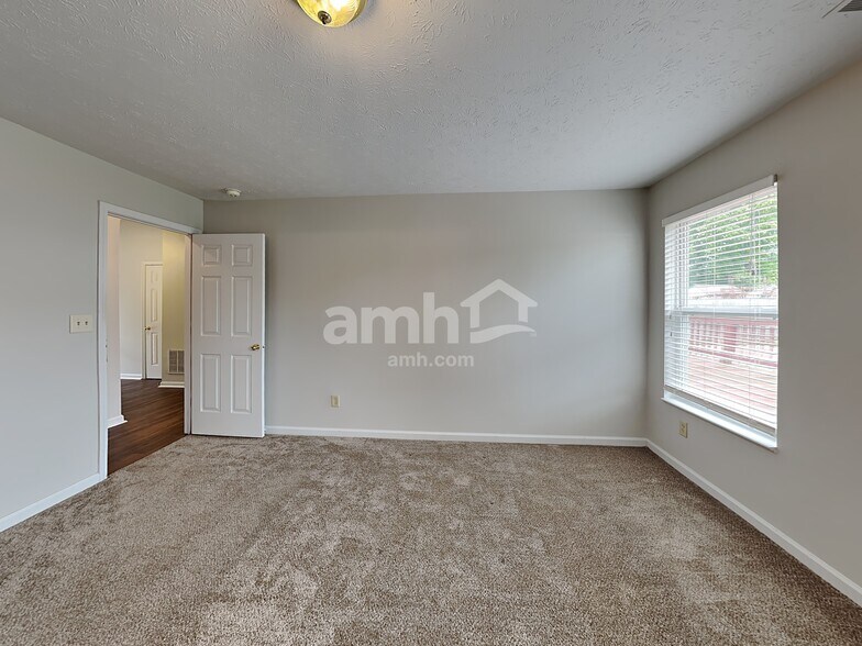 Building Photo - 1090 Meadowview Ct