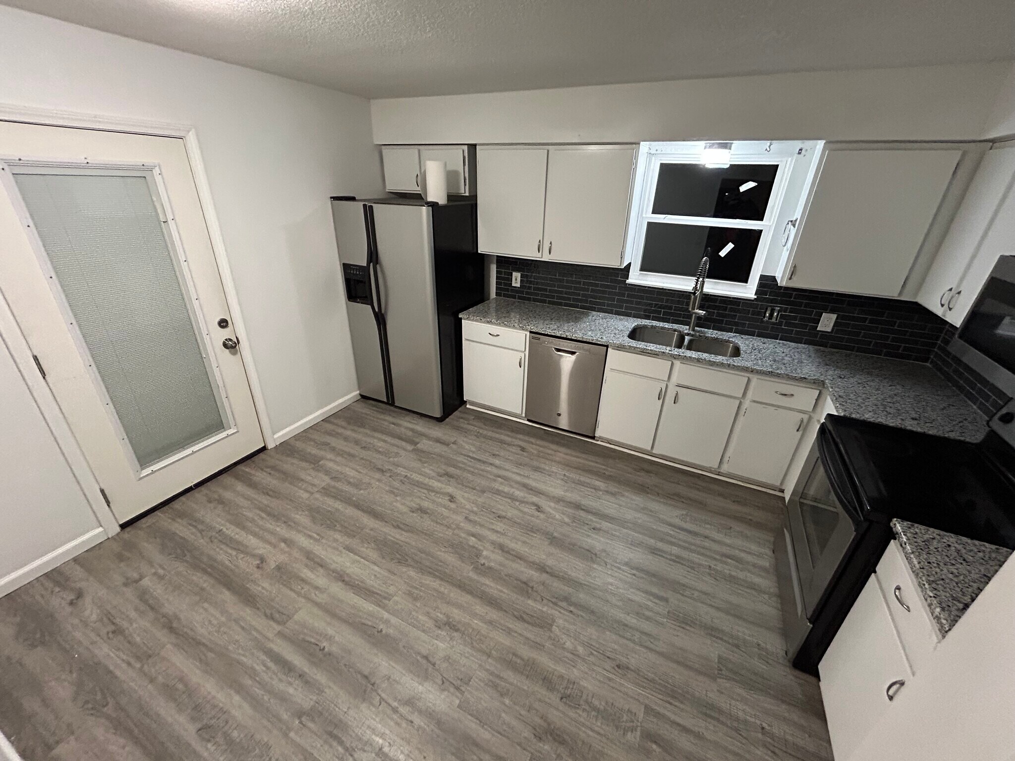 Building Photo - 2725 Ponderosa Dr