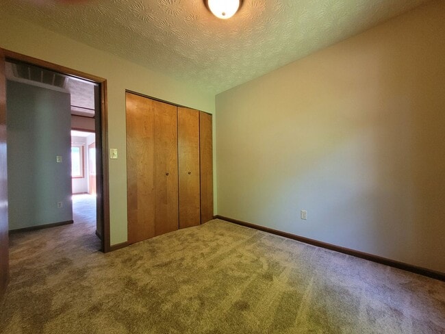 Building Photo - 3 Bedroom, 2.5 Bath Townhouse in Beavercreek!