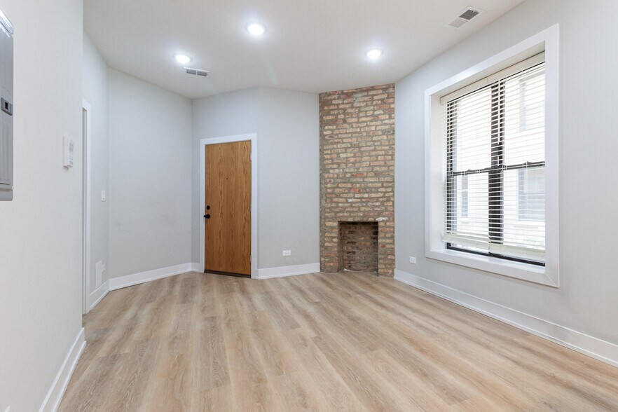 Building Photo - 441 W Belden Ave