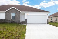 Building Photo - 3 bedroom duplex-Westbury Gardens!