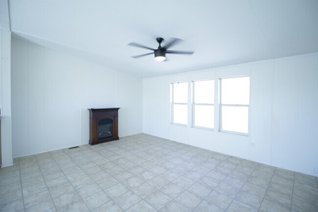 Building Photo - 3335 W Solano Dr