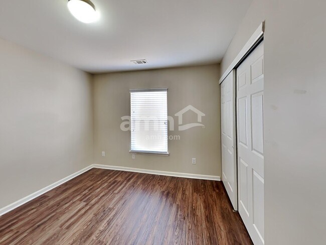 Building Photo - 125 Parkmont Ct