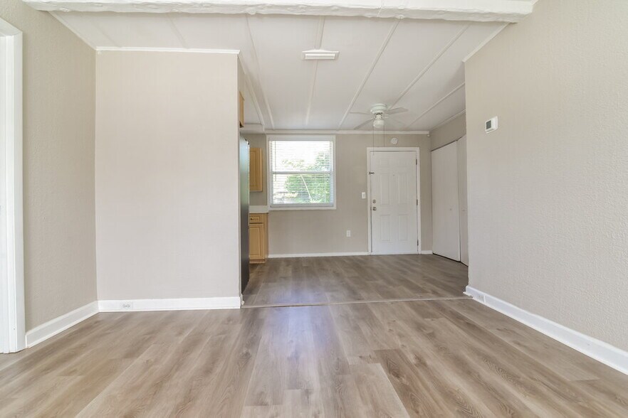 Building Photo - 542 Colonnades Cove