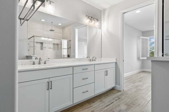 Building Photo - 8134 Loren Cove Dr