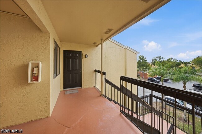 Building Photo - 2925 Winkler Ave