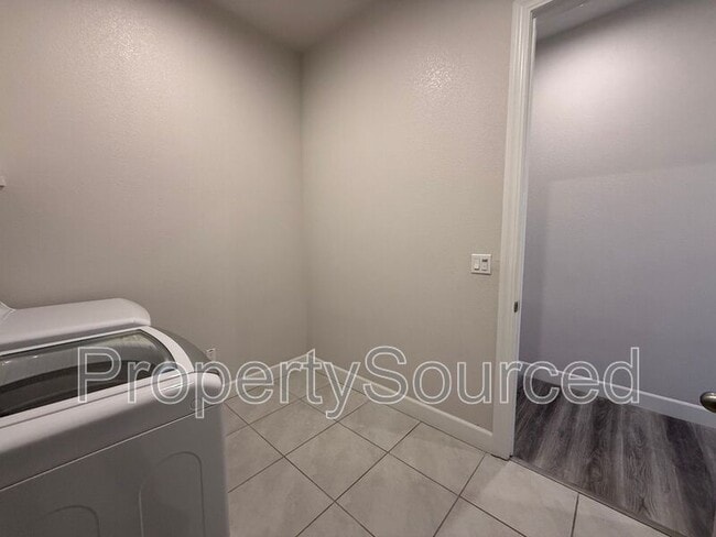 Building Photo - 614 Madrone St