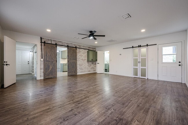 Building Photo - 2816 N 33rd Pl