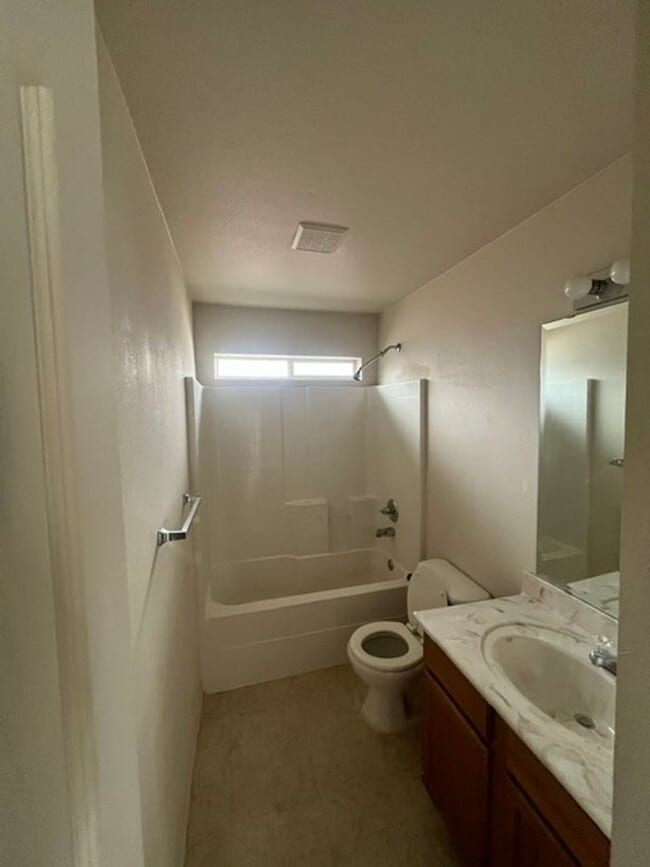 Building Photo - 407 Brittney Way