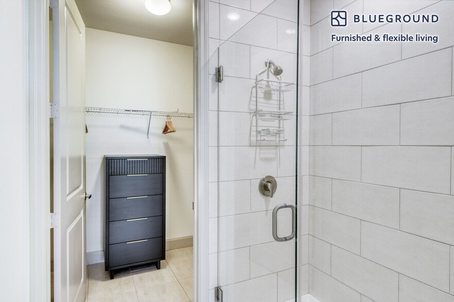 Building Photo - 8800 Doral Blvd