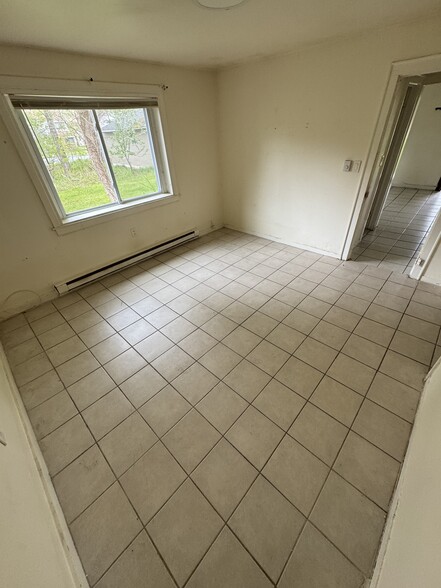 1 bedroom $1200 - 27 Hillside Ave