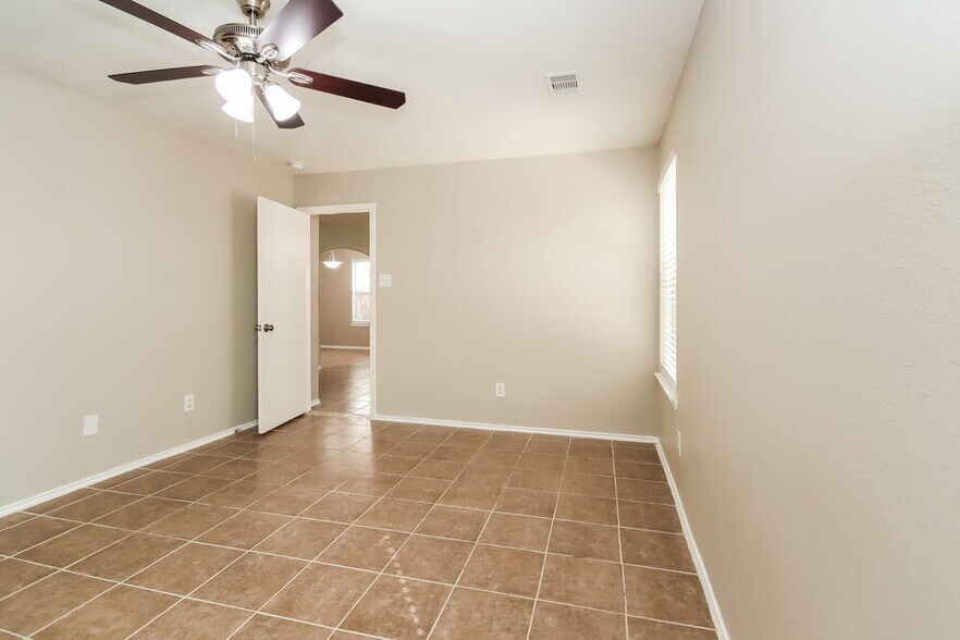 Building Photo - 10005 Sterling Pl Dr