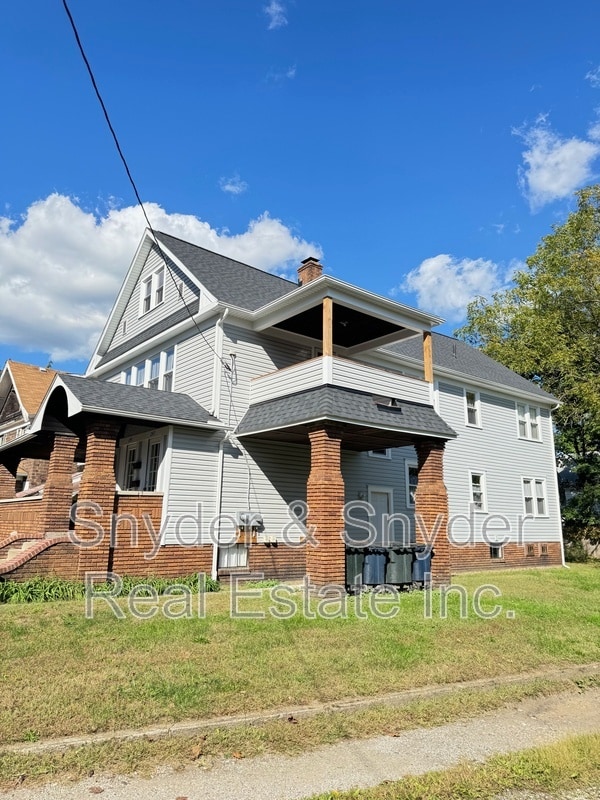 Building Photo - 245-247 Oakdale Ave.