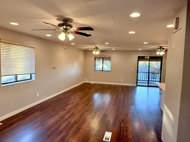 Building Photo - 7428 S 700 E