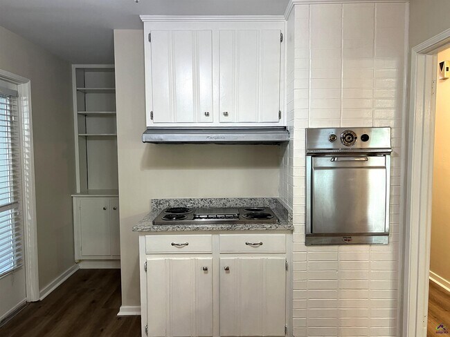 Building Photo - 4693 Twin Oak Dr