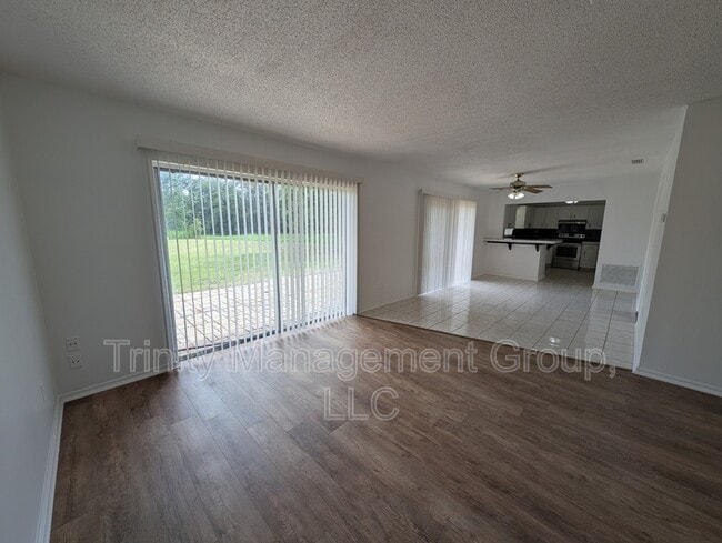 Building Photo - 1101 Lodge Cir