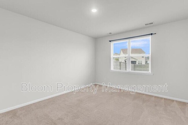 Building Photo - 227 Shortmarsh St