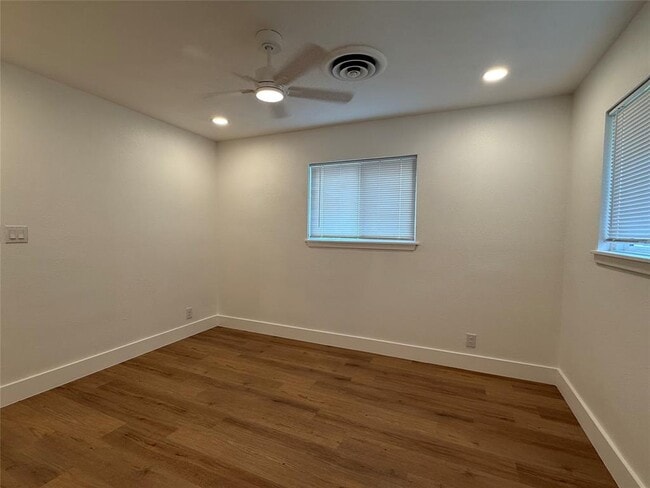 Building Photo - 6712 Bryn Mawr Dr