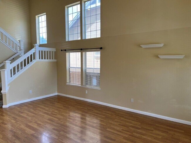 Building Photo - Modern 4 Bedroom 3 Bath Close to Marina Suisun City *Star Rentals