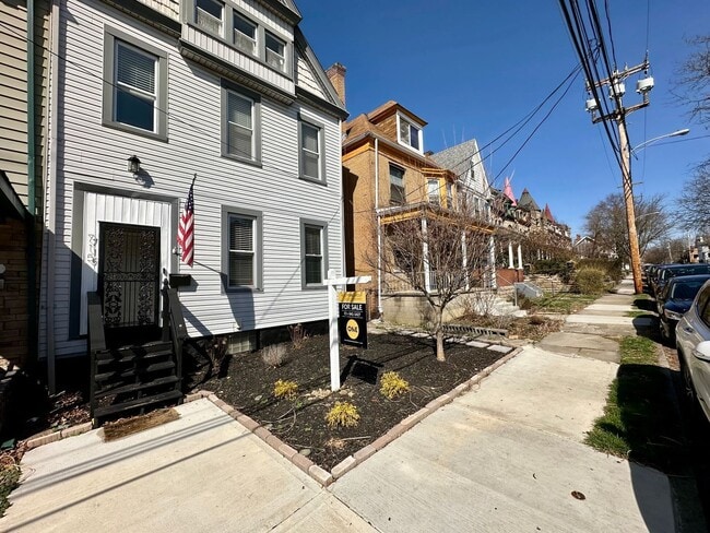 Building Photo - 715 N Beatty St