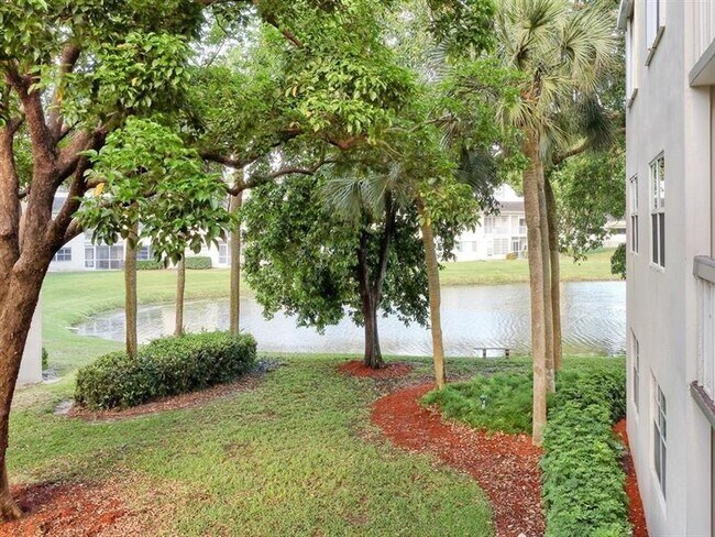 Building Photo - 4701 Martinique Dr
