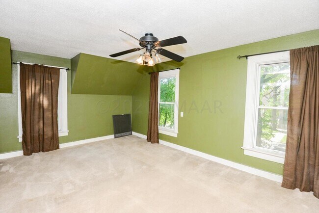 Building Photo - APPLICATION PENDING -- Gorgeous and spacio...