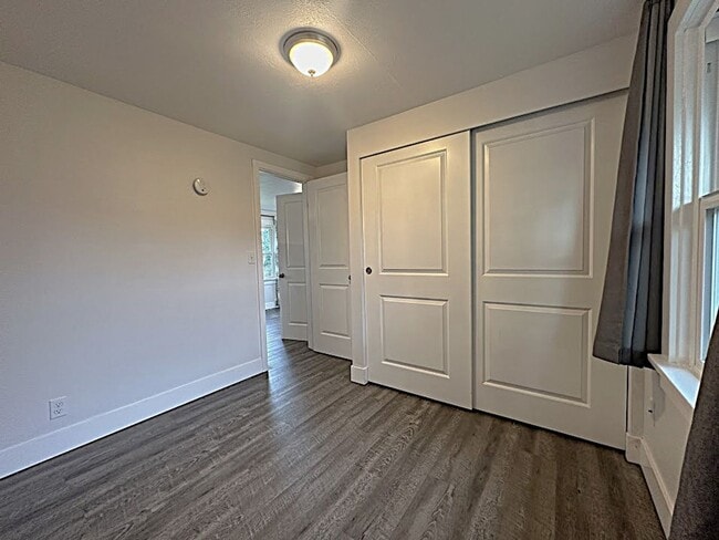 Building Photo - Cozy Meets Chic – 2BR Home with Outdoor Bliss!