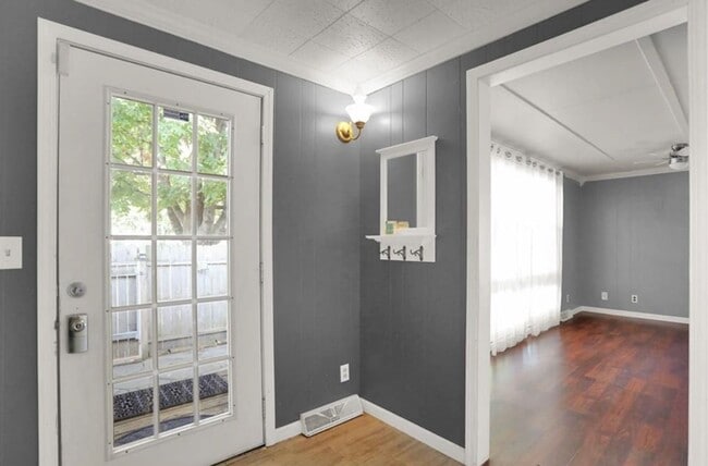 Building Photo - 1902 Thompson St