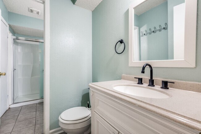 Building Photo - 509 Woodford Ln