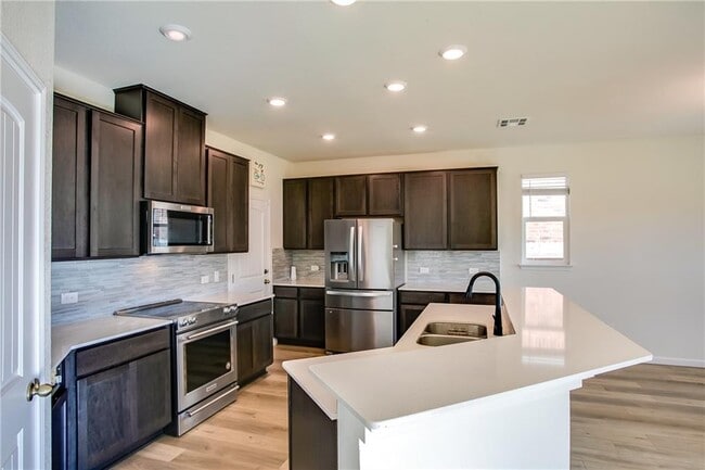 Building Photo - 545 Ayinger Ln