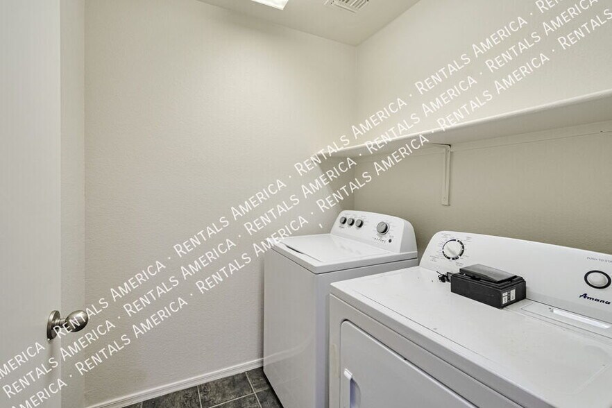 Building Photo - 757 E Cowboy Cove Trail