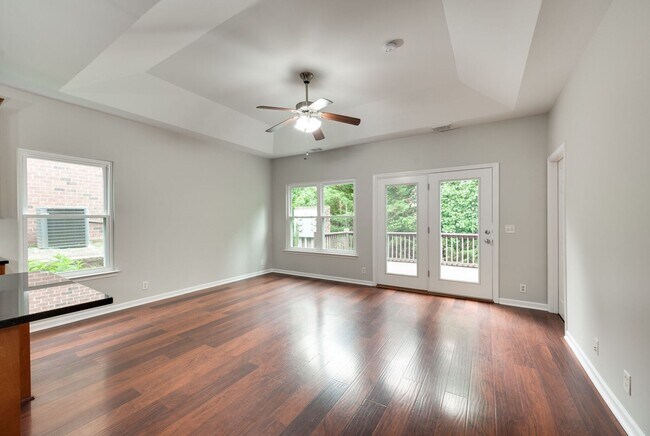 Building Photo - 902 Catlow Ct