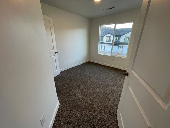 Building Photo - Brand New 3-Bed/2.5 Bath Town Home