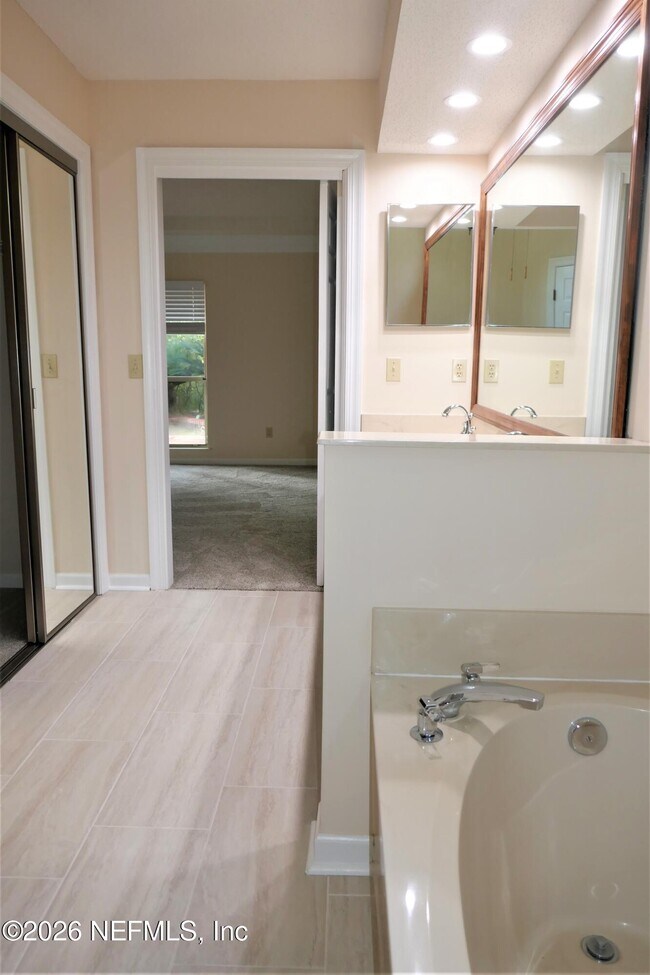 Building Photo - 10996 Raley Creek Dr S