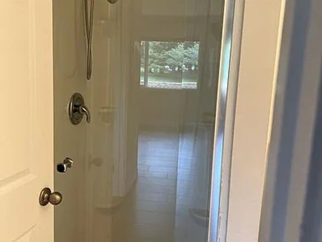 Building Photo - Fenced corner lot centrally located 2 bedroom 1 bath House