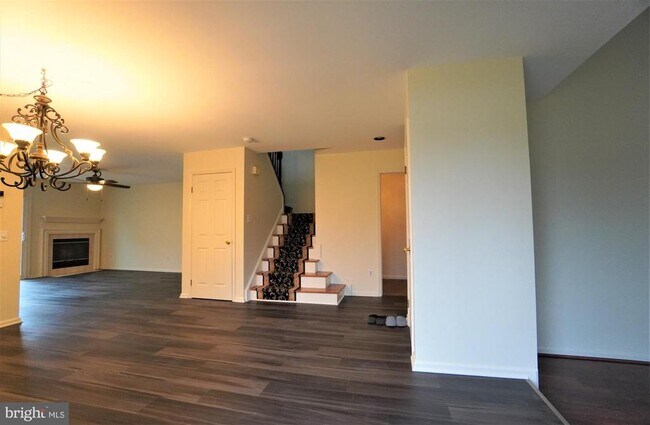 Building Photo - 458 Country Club Dr