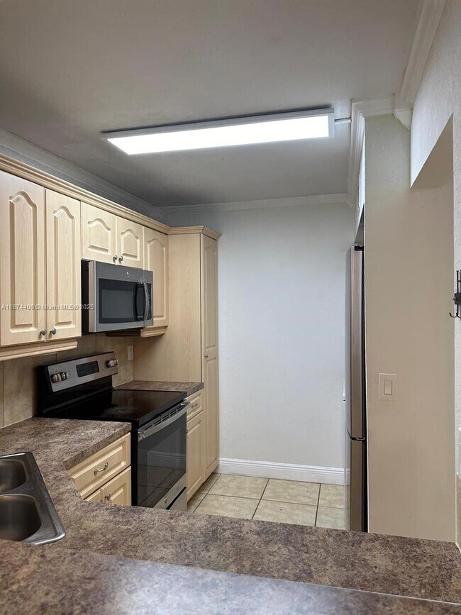 Building Photo - 6705 W 26th Dr