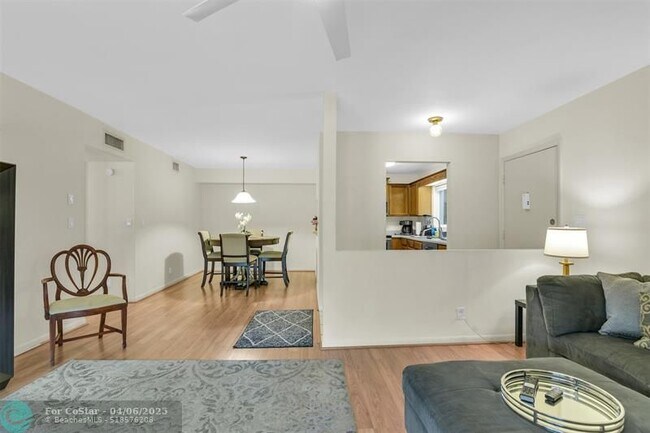Building Photo - 135 Deer Creek Blvd