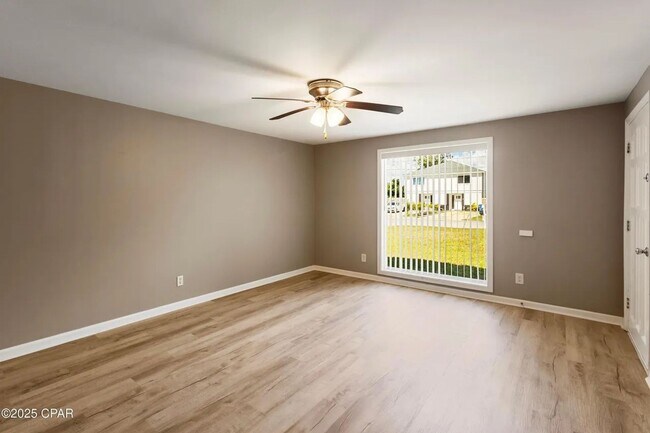 Building Photo - 3 bedroom 2 bath