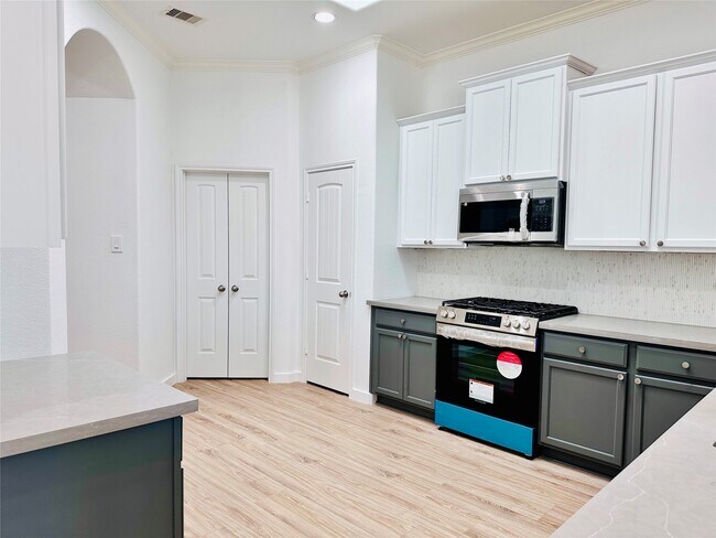 Building Photo - 25827 Rustica Dr