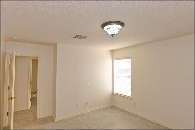 Building Photo - 648 Wind River Ave