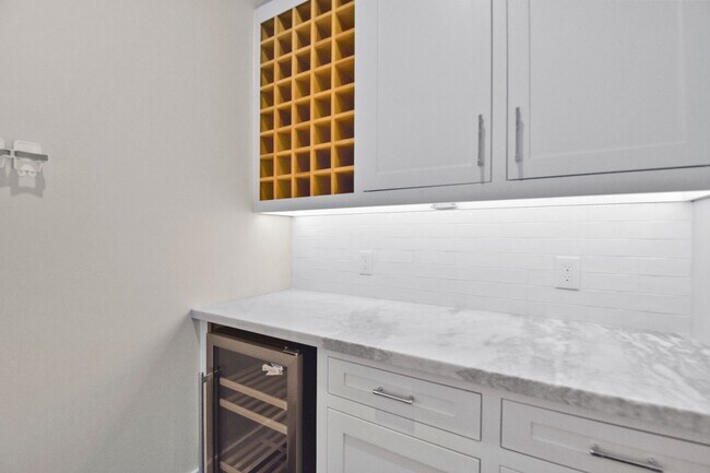 Building Photo - Luxury 3-Bed Home with Solar Panels, Tesla...