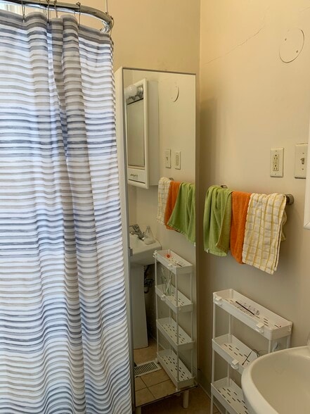 Bathroom - 3015 N Clifton Ave