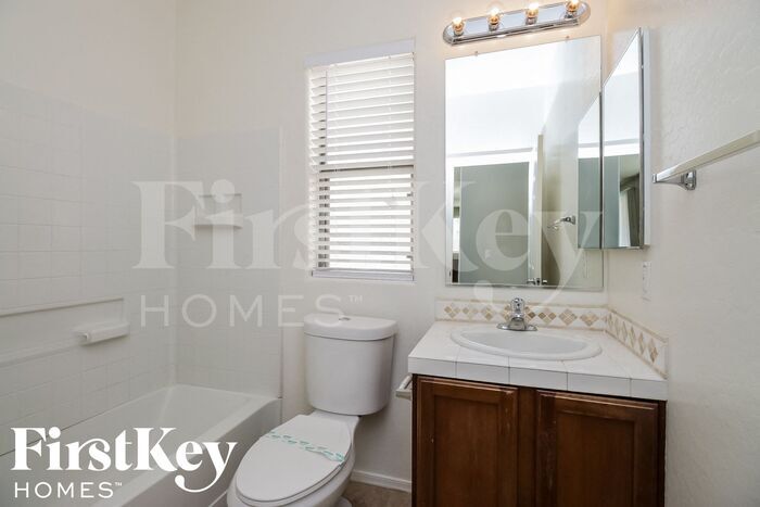 Building Photo - 797 W Vineyard Plains Dr