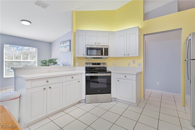 Building Photo - 14521 Daffodil Dr